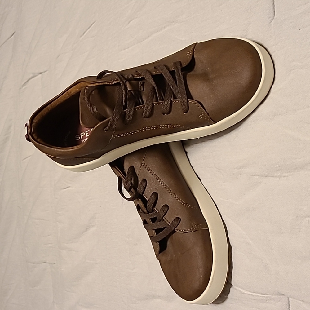 Brown leather Sperry shoes
